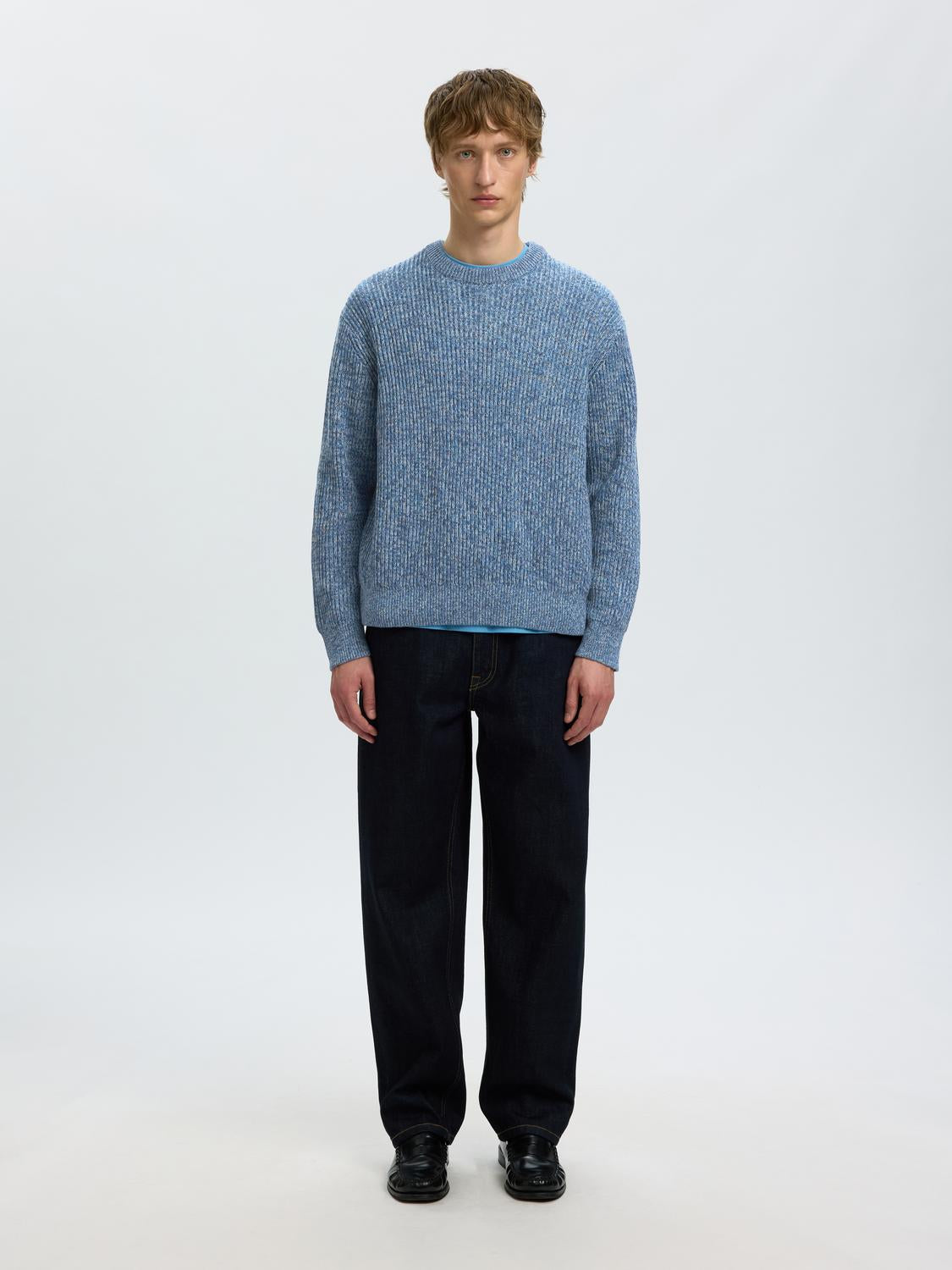 model_shot-front_full
